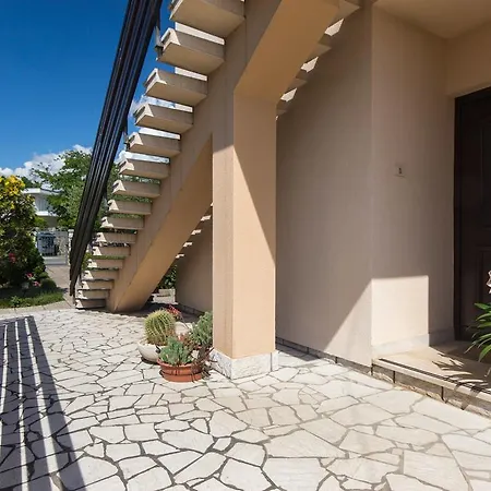 Apartment Captain's With Sea View Kraljevica