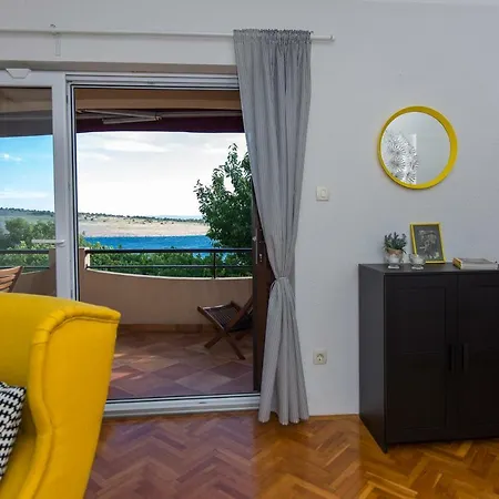 Captain's With Sea View 아파트