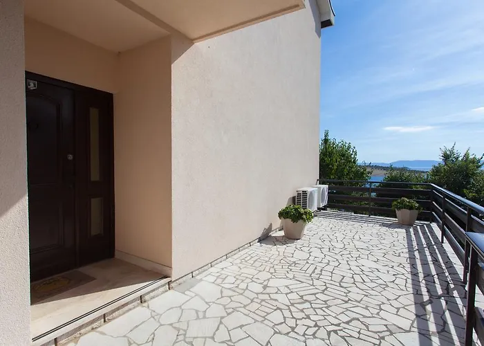 Captain's With Sea View *